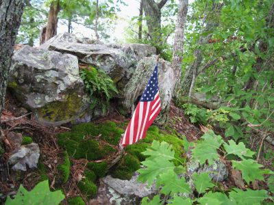 Patriotic
Flag on the Nolichucky Overlook on Cliff Ridge.
October, 2010
